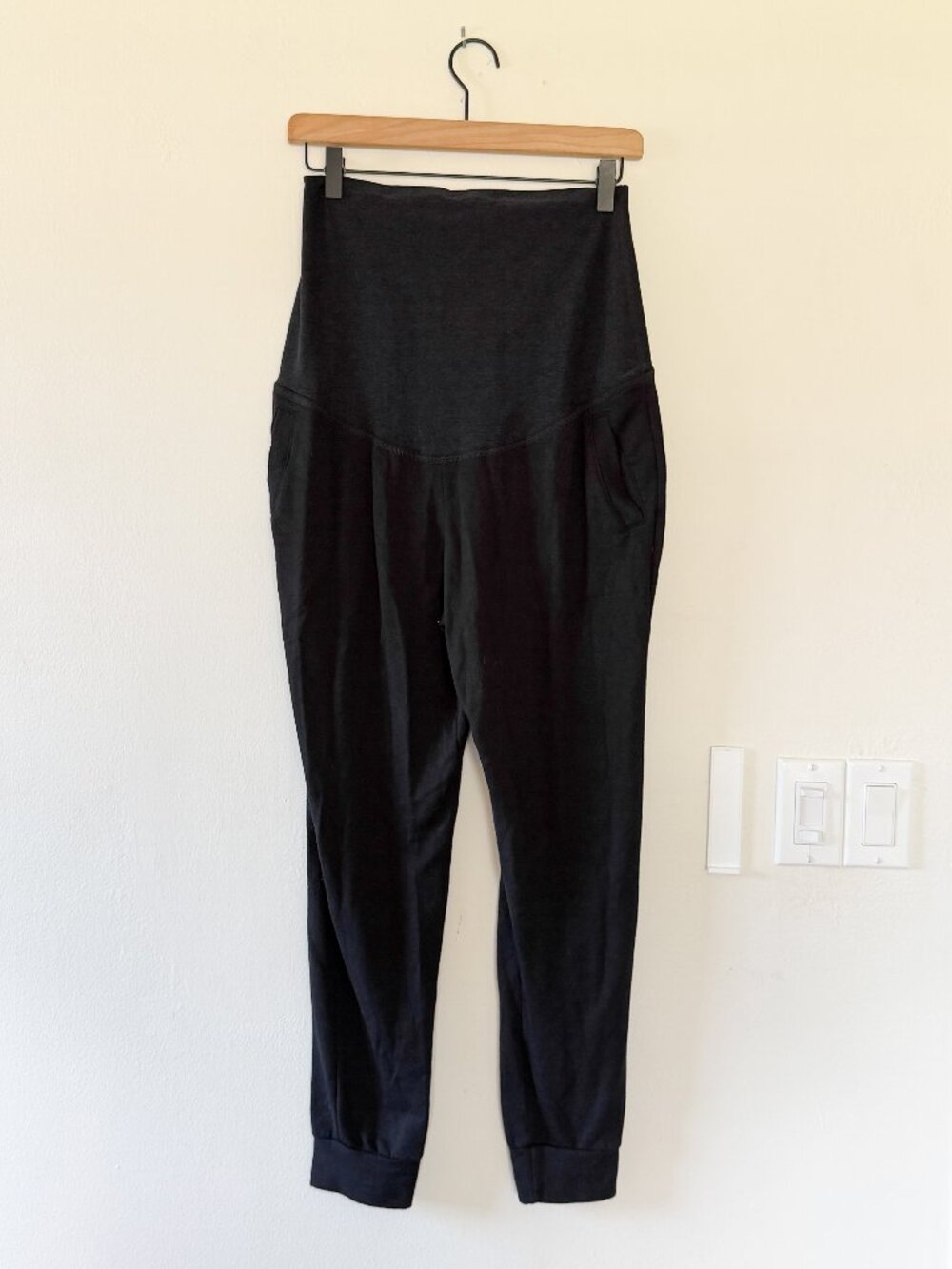 beyond yoga / beyond the bump maternity black joggers medium
